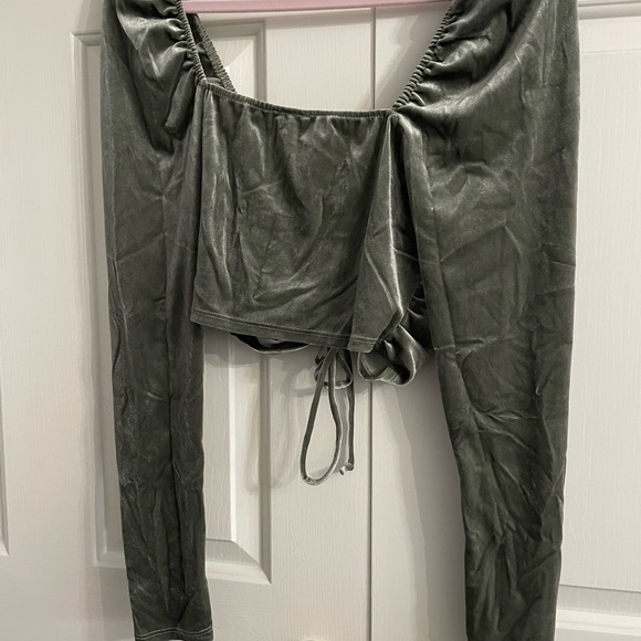 Elegant Green Ruched Women's Top - Picture 6 of 6